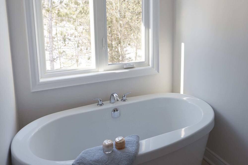 Photo of Bathroom in Oro-Medonte
