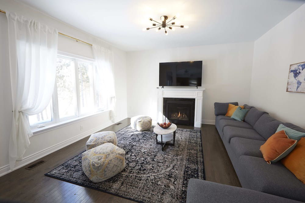 Photo of Livingroom in Oro-Medonte
