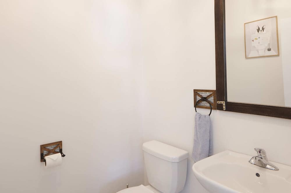 Photo of Bathroom in Oro-Medonte
