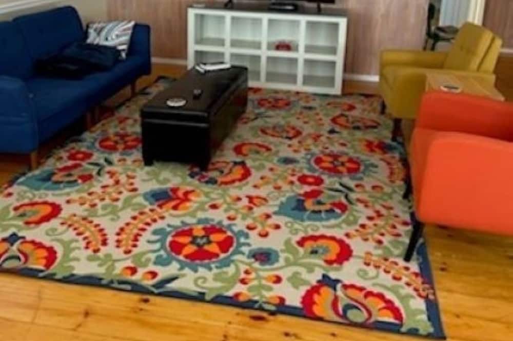 Photo of Livingroom in Shelburne