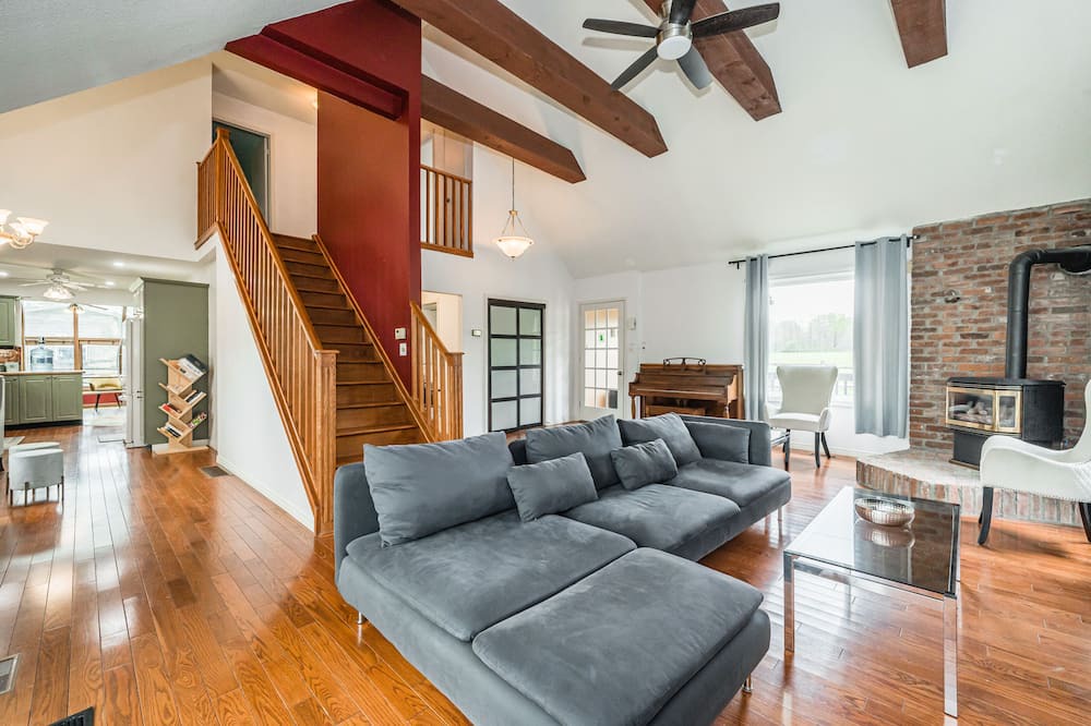 Photo of Bedroom in Georgian Bluffs