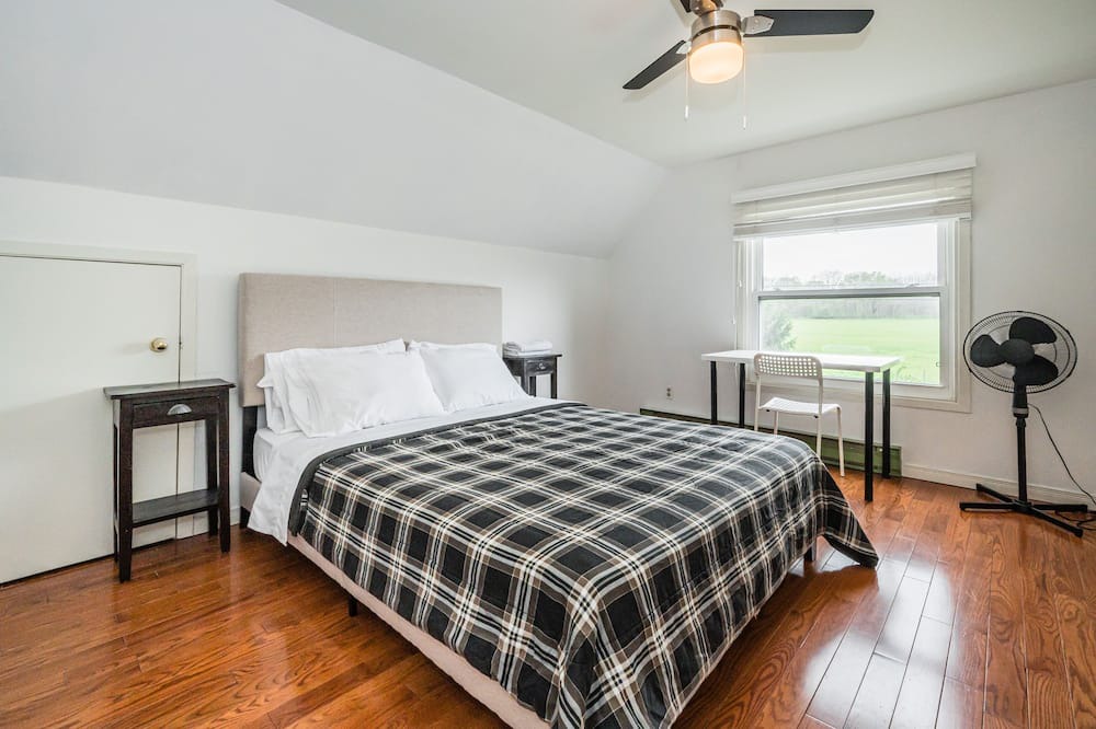 Photo of Bedroom in Georgian Bluffs