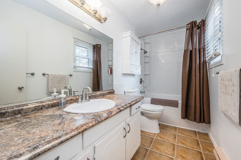 Photo of Bathroom in Georgian Bluffs