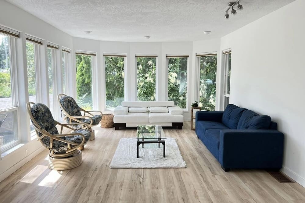 Photo of Livingroom in Fanny Bay