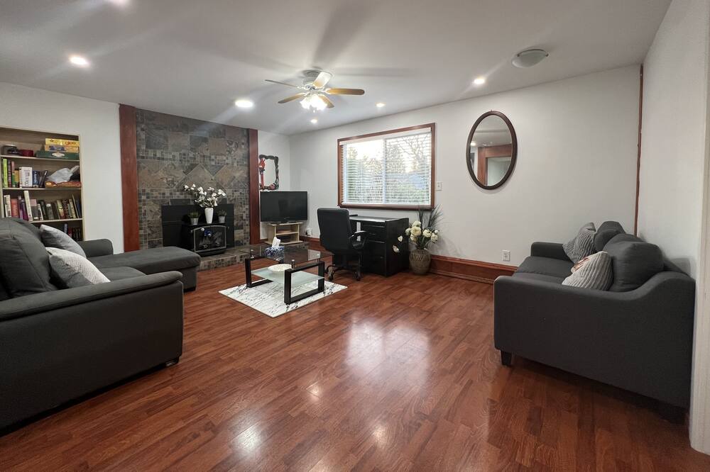 Photo of Livingroom in Maple Ridge