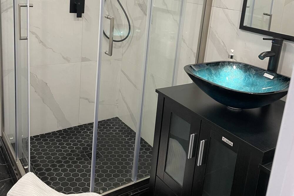 Photo of Bathroom in Laval
