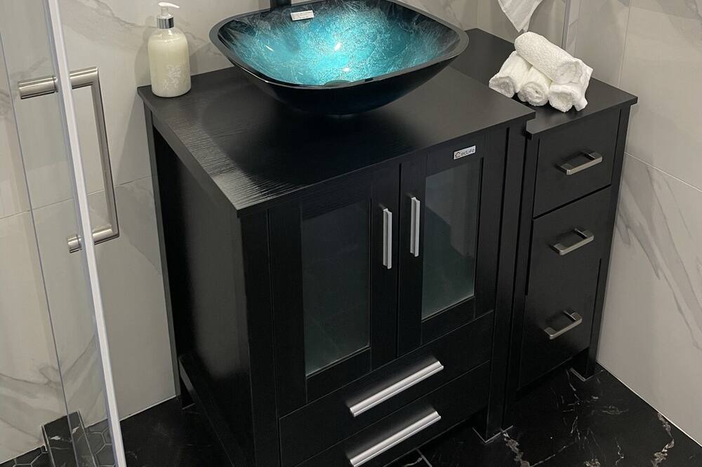 Photo of Bathroom in Laval