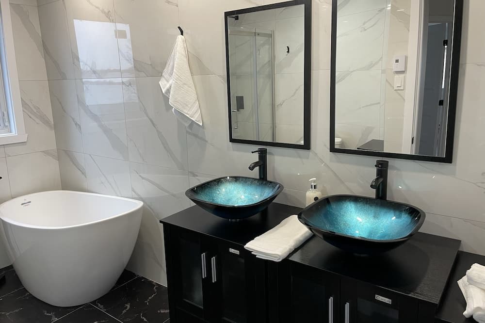 Photo of Bathroom in Laval