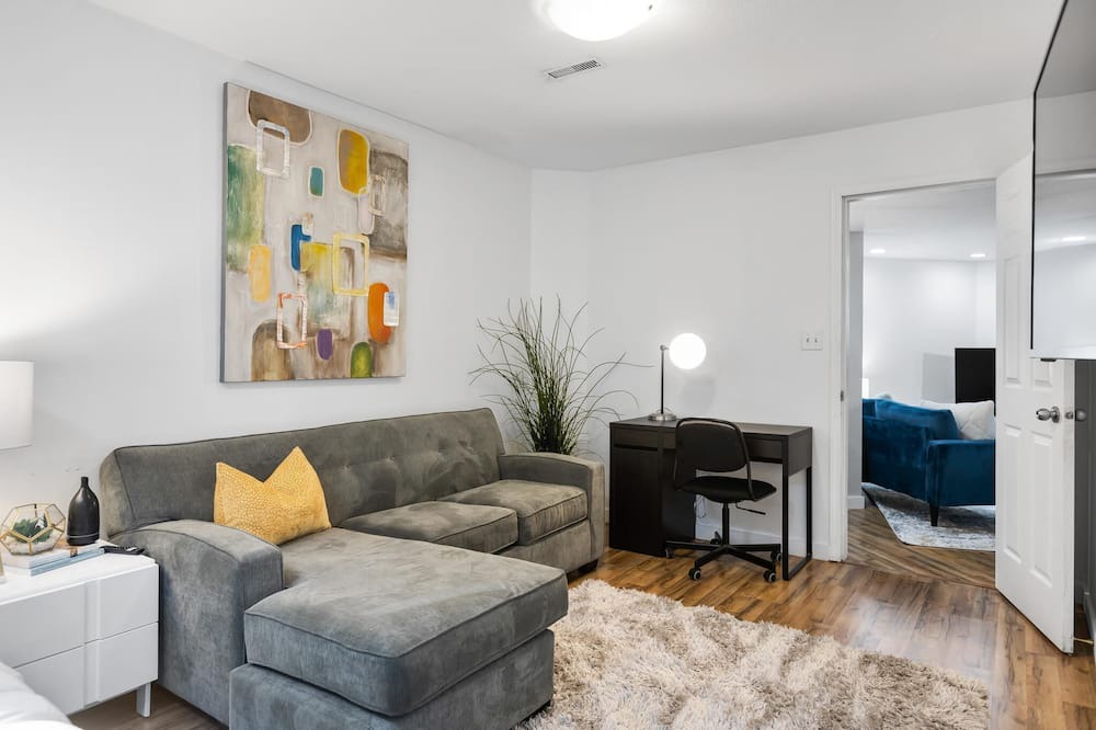 Photo of Livingroom in Townline Hill