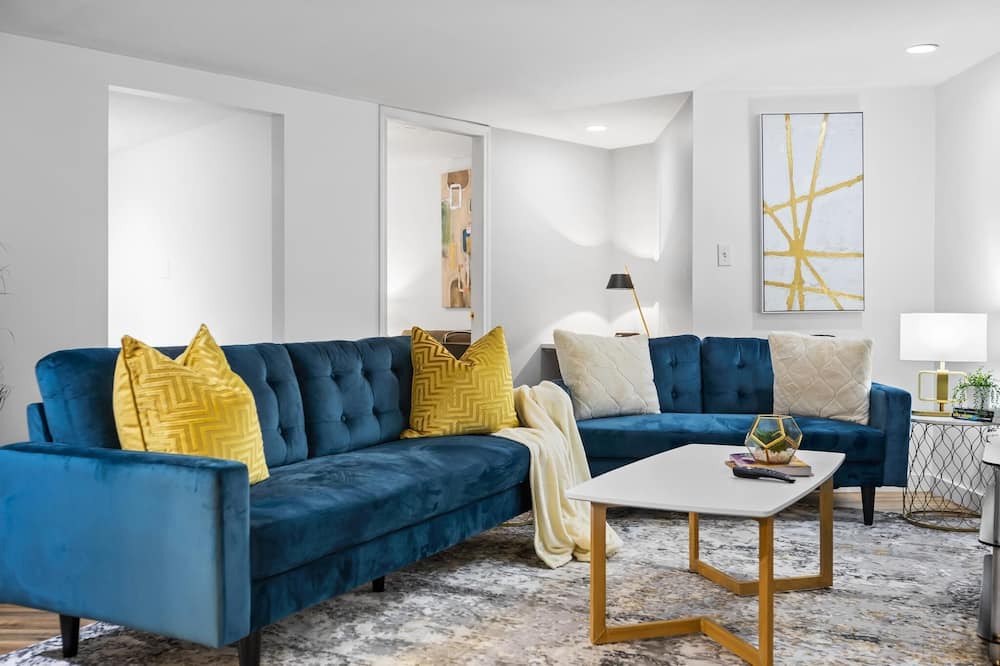 Photo of Livingroom in Townline Hill