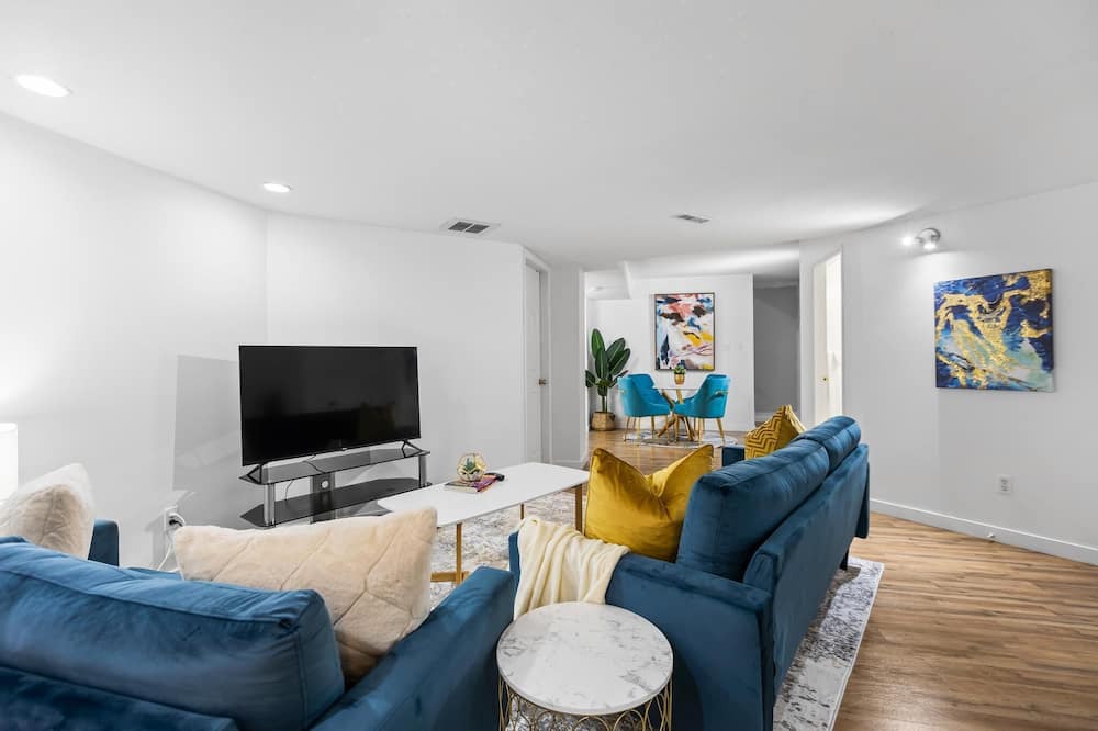 Photo of Livingroom in Townline Hill