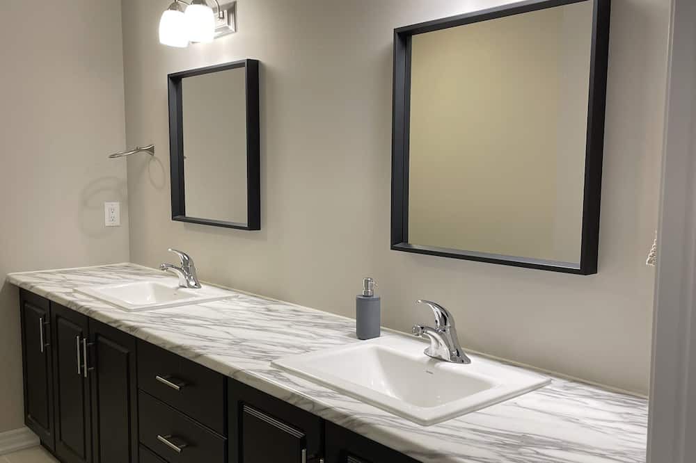Photo of Bathroom in Welland