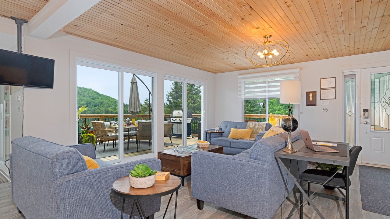 Photo of Livingroom in Val-des-Monts