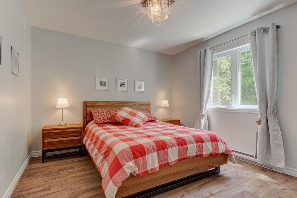 Photo of Bedroom in Bolton-Est
