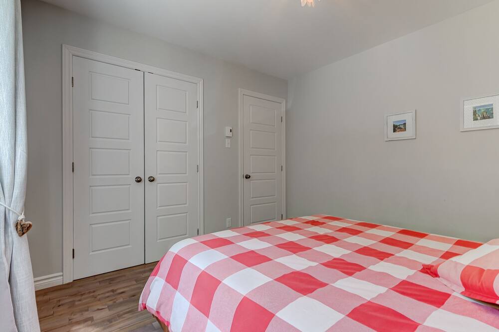 Photo of Bedroom in Bolton-Est