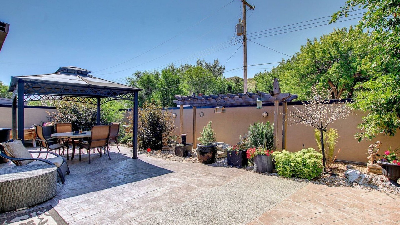 Photo of Patio Balcony in Drumheller