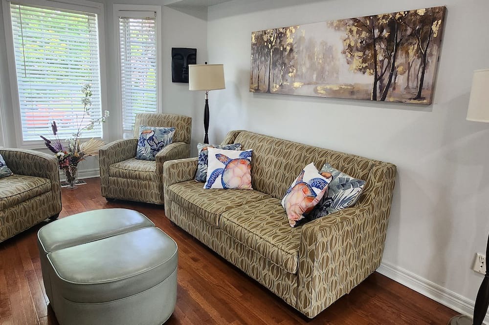Photo of Livingroom in Owen Sound