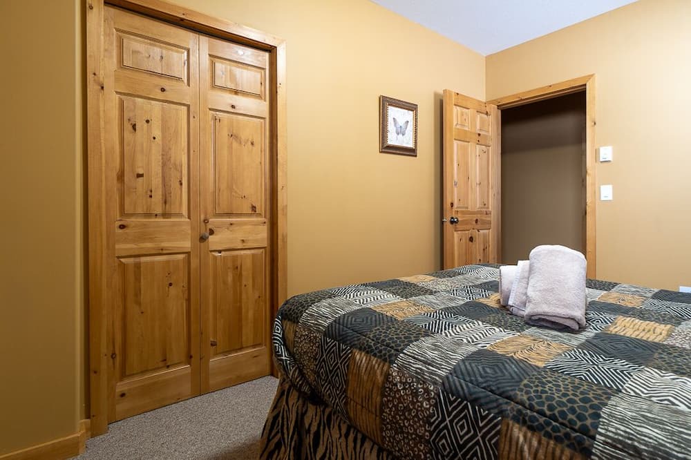 Photo of Bedroom in Snow Pine Estates