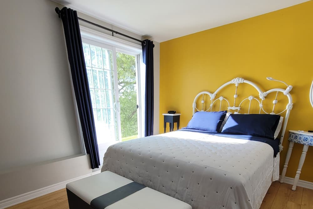 Photo of Bedroom in Saint-Denis-sur-Richelieu