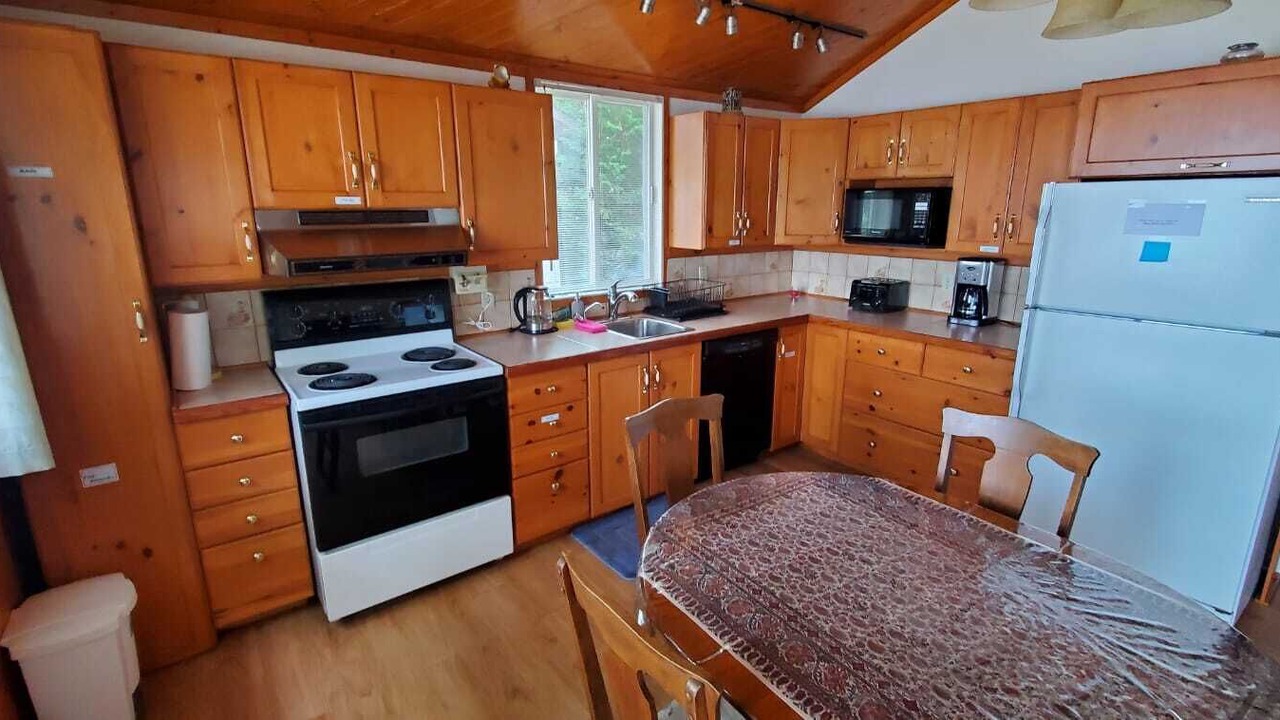 Photo of Kitchen in Victoria Harbour