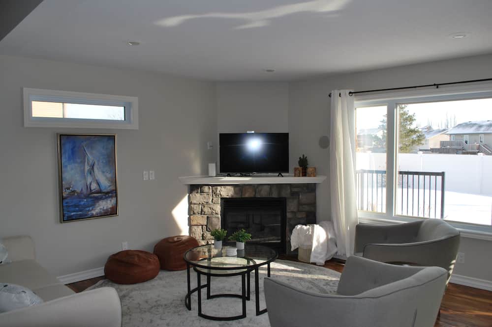 Photo of Livingroom in Sylvan Lake