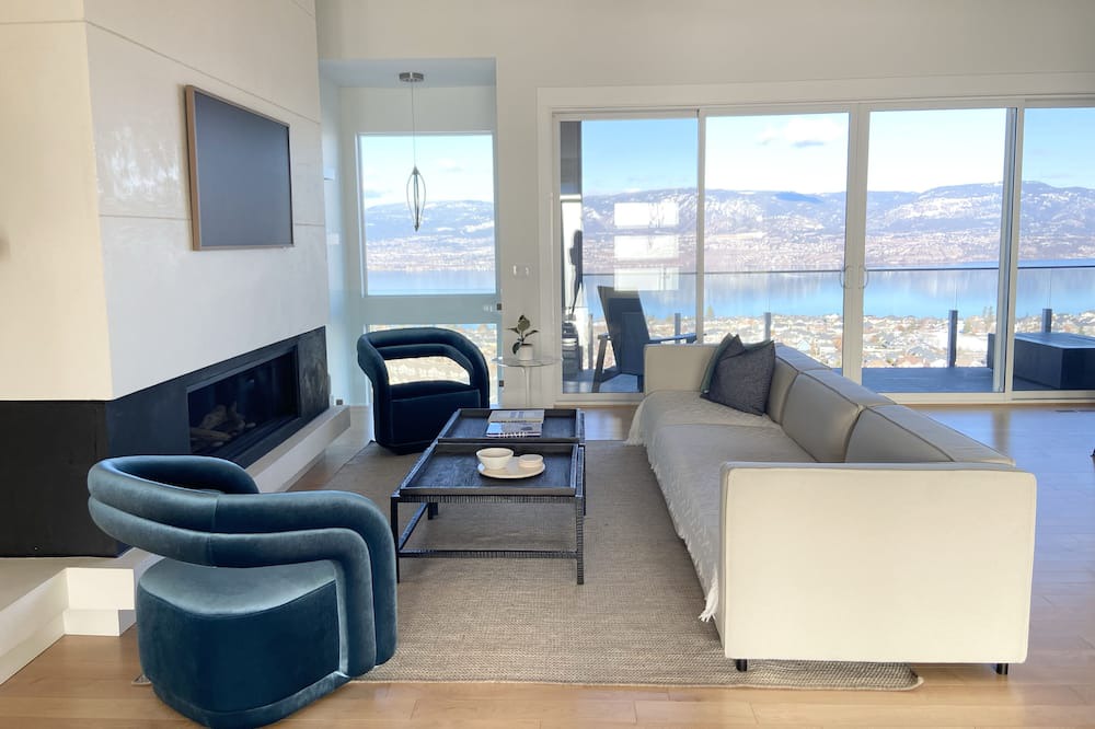 Photo of Livingroom in Southwest Mission