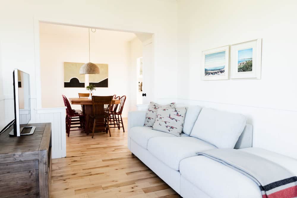 Photo of Livingroom in L'Ile-du-Havre-Aubert