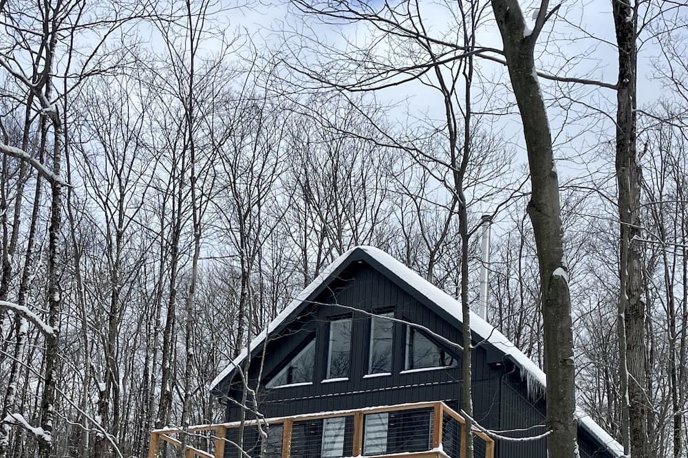 Photo of Outdoor in Bolton-Est