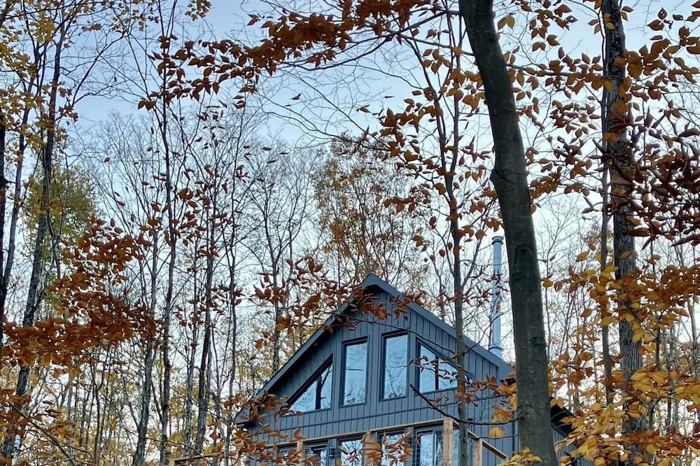 Photo of Outdoor in Bolton-Est