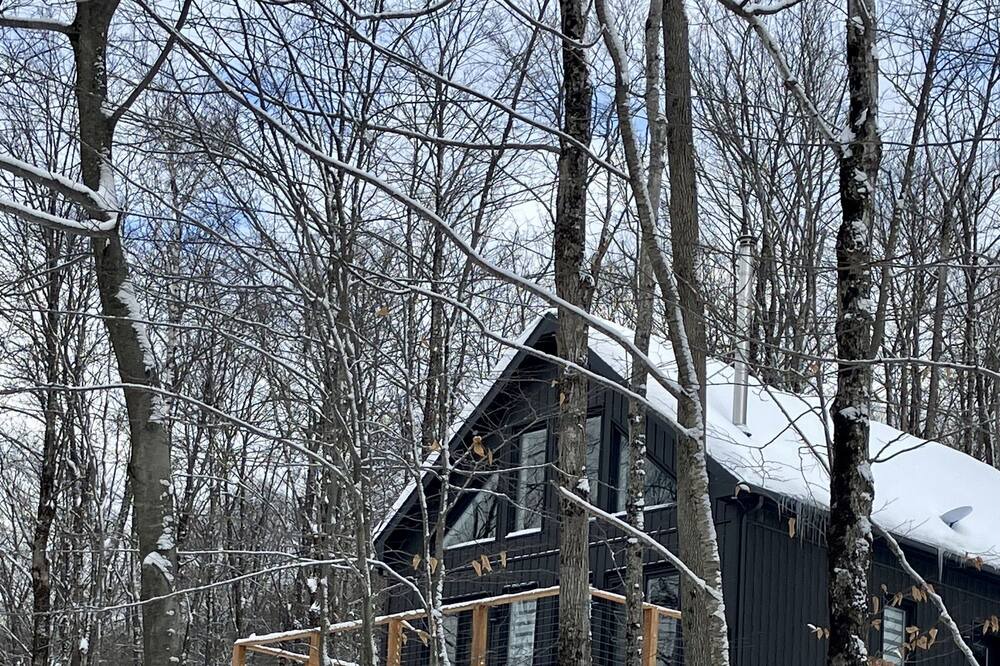 Photo of Outdoor in Bolton-Est