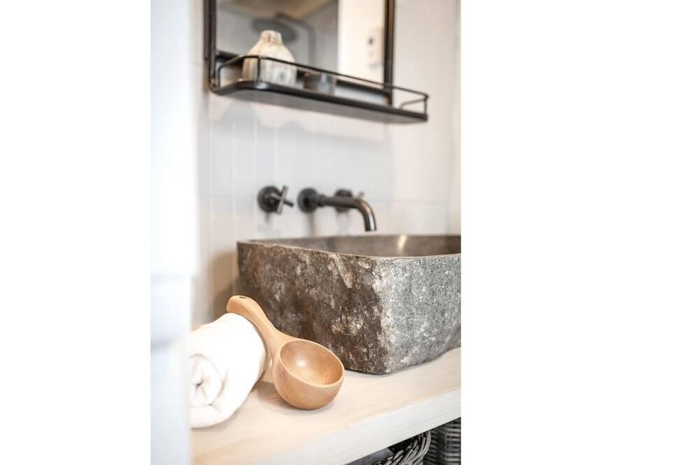 Photo of Bathroom in Thorne