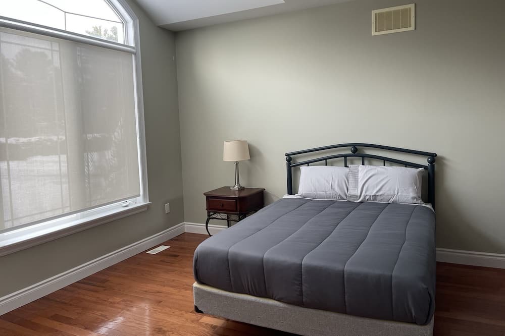 Photo of Bedroom in Victoria Harbour