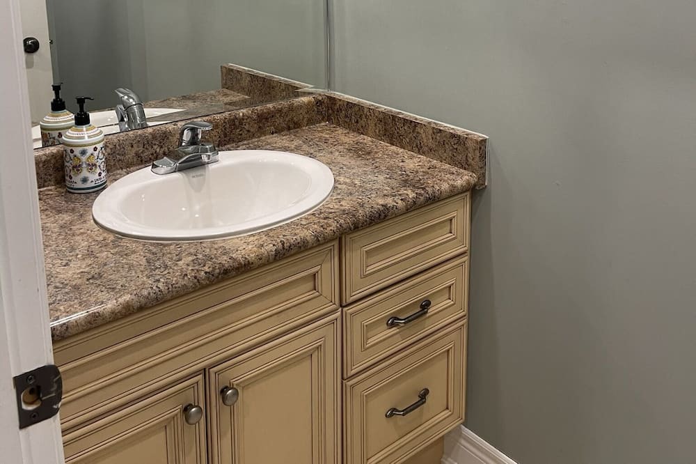 Photo of Bathroom in Victoria Harbour