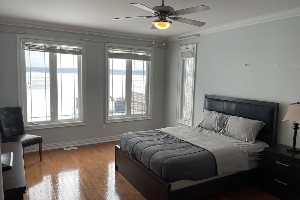 Photo of Bedroom in Victoria Harbour