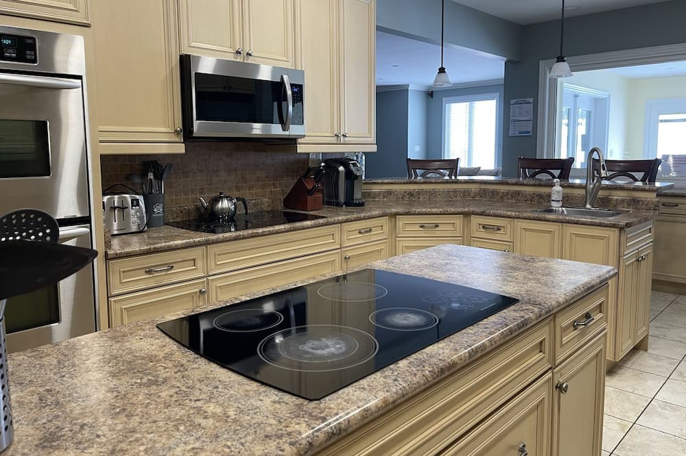 Photo of Kitchen in Victoria Harbour