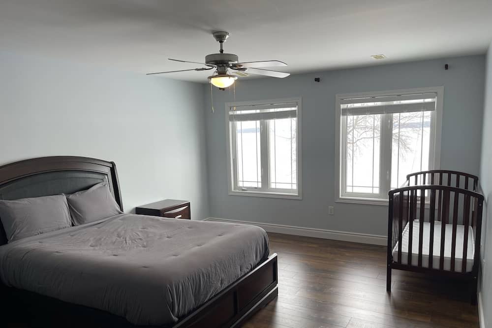 Photo of Bedroom in Victoria Harbour