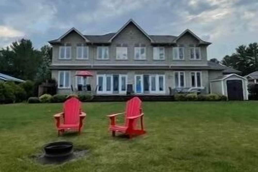 Photo of Outdoor in Victoria Harbour