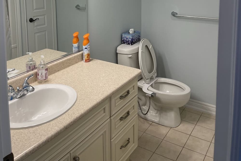 Photo of Bathroom in Victoria Harbour