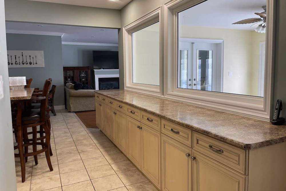 Photo of Kitchen in Victoria Harbour