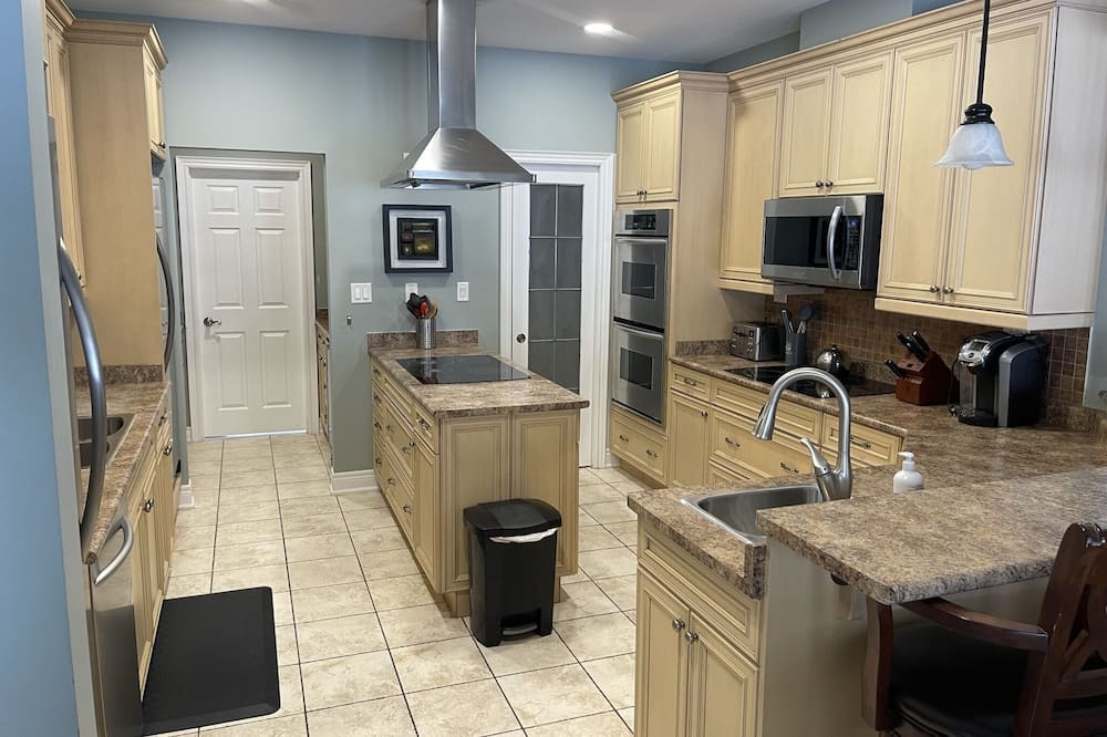 Photo of Kitchen in Victoria Harbour