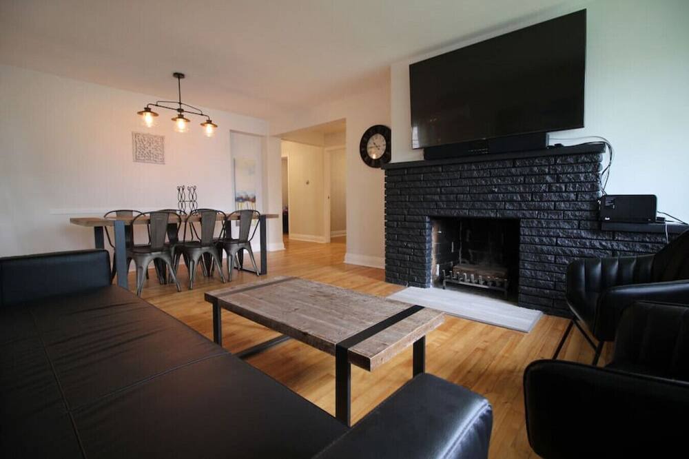 Photo of Livingroom in Dorval