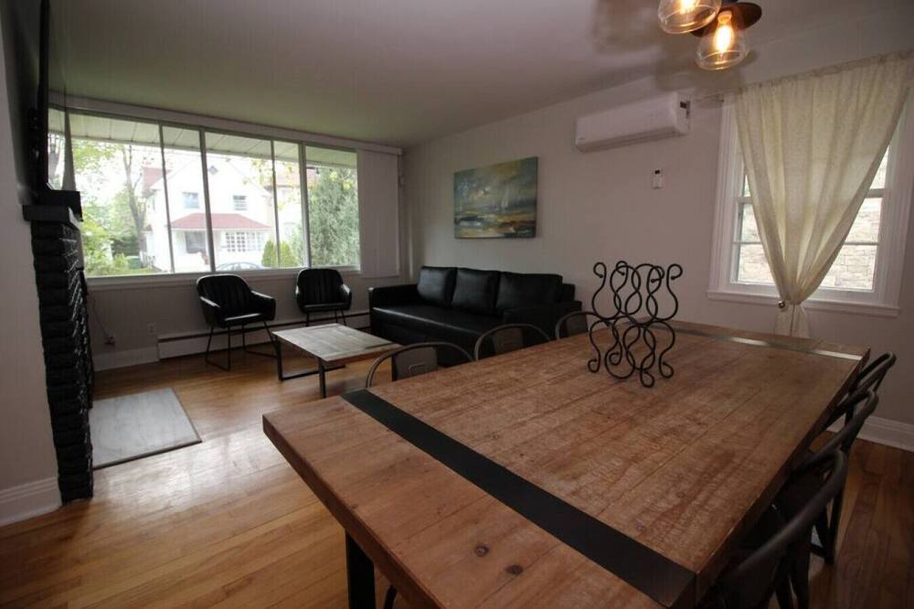 Photo of Livingroom in Dorval