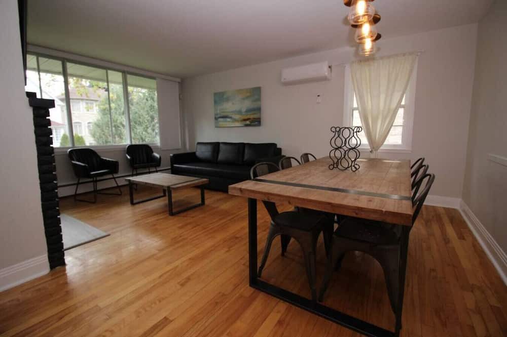 Photo of Livingroom in Dorval