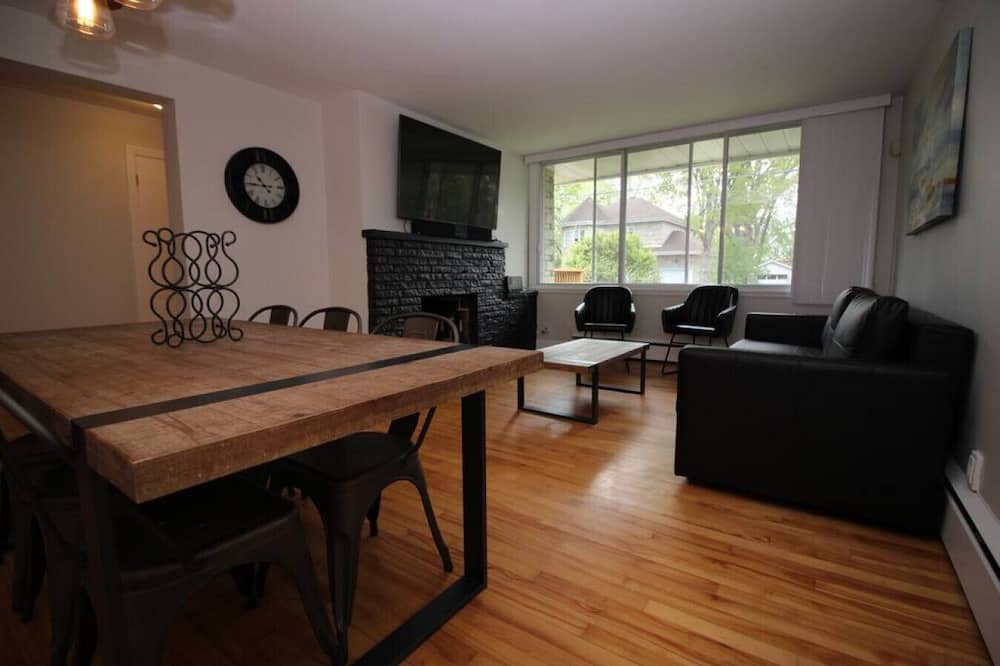 Photo of Livingroom in Dorval