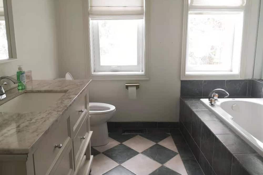Photo of Bathroom in Markham