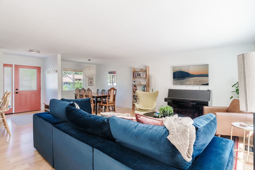 Photo of Livingroom in Salmon Arm
