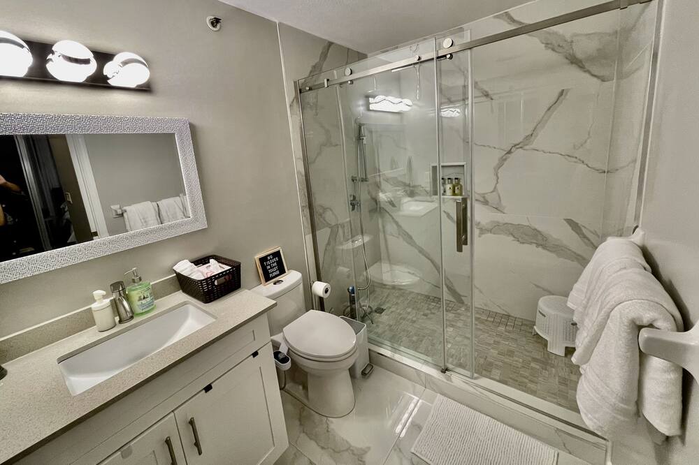 Photo of Bathroom in Renfrew-Collingwood