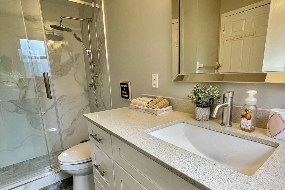Photo of Bathroom in Renfrew-Collingwood