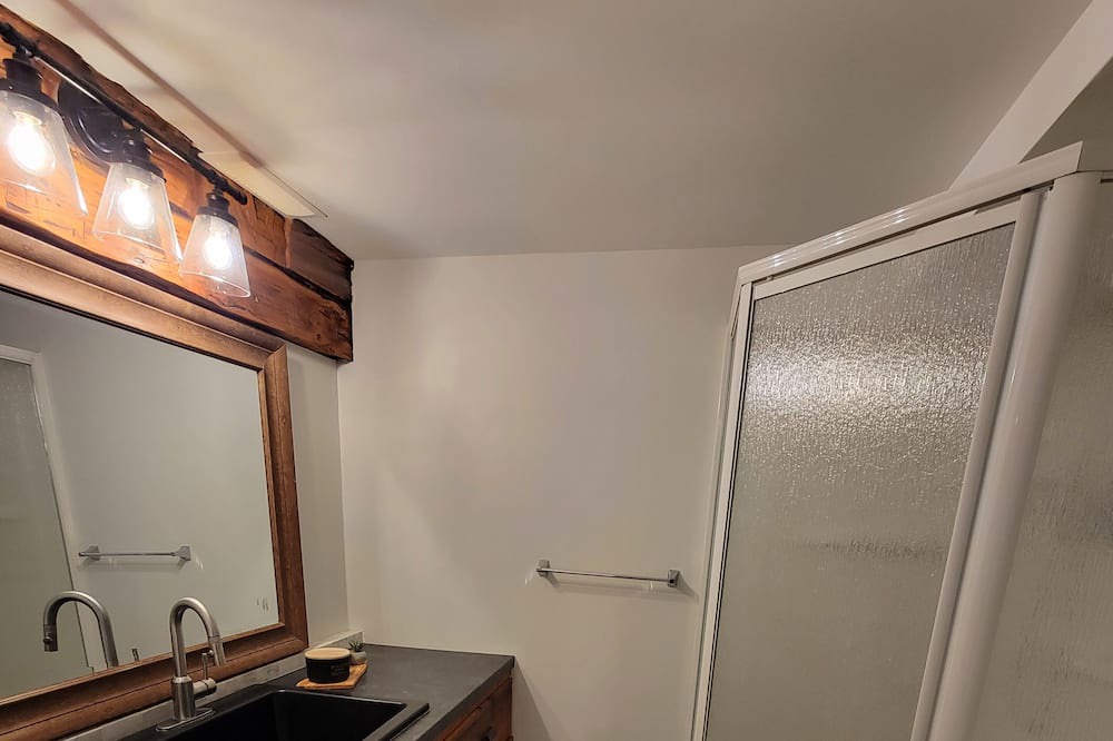 Photo of Bathroom in Thornhill