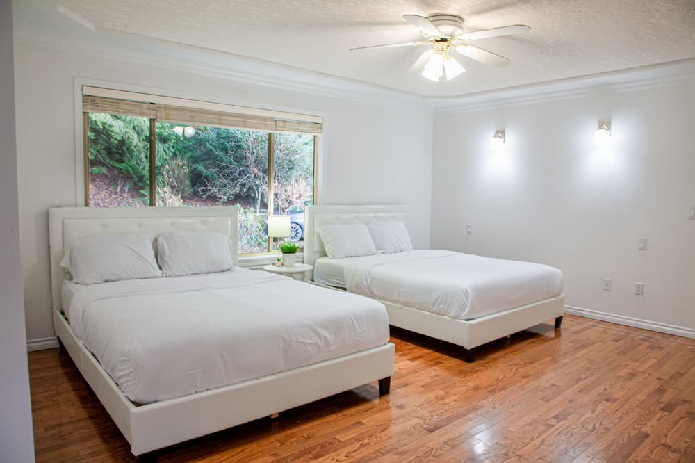 Photo of Bedroom in Upper Ten Oaks